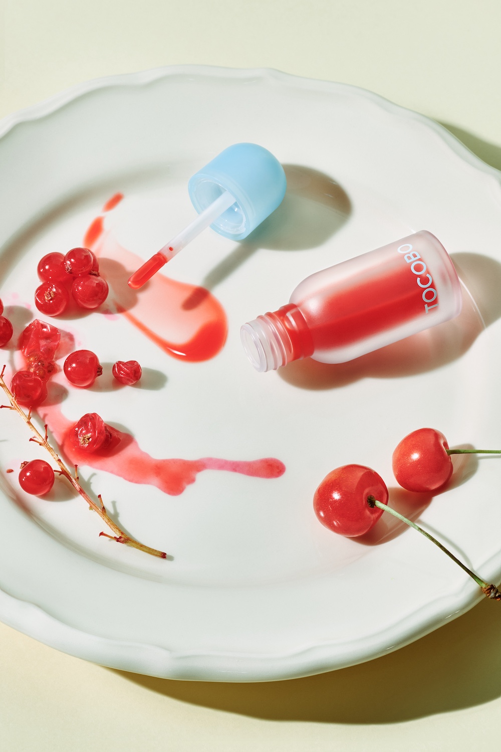 Juicy Berry Plumping Lip Oil 01 Chill Red 4g - Image 9